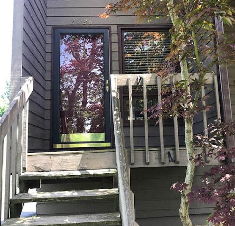 1st image of 2028 E Oakland Ave