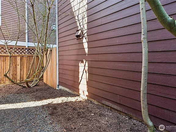 4th image of 2042 Franklin Avenue E #A