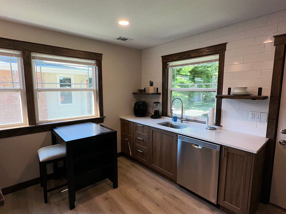 1st image of 3647 3rd St NE #1B