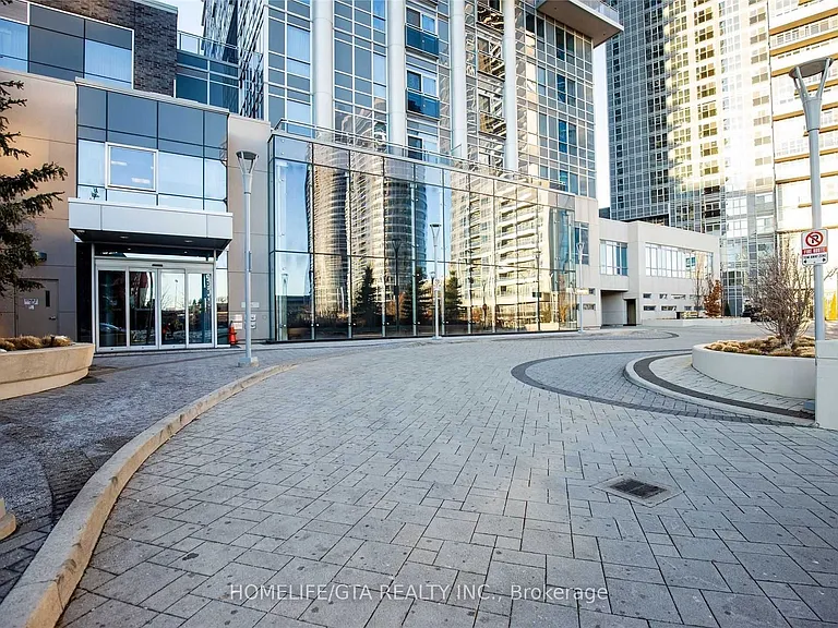 275 Village Green Sq #Penthouse 17 — Photo 29