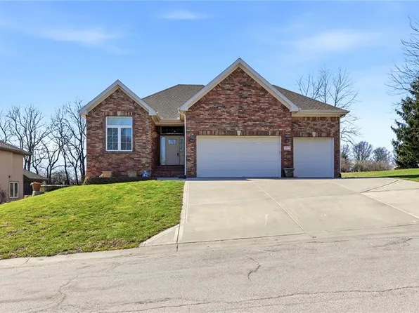 1637 SW Hedgewood Ln, Lees Summit, MO 64081