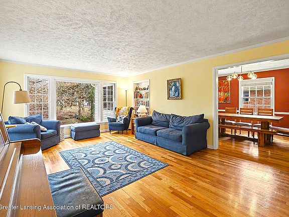 5th image of 1010 N Harrison Rd
