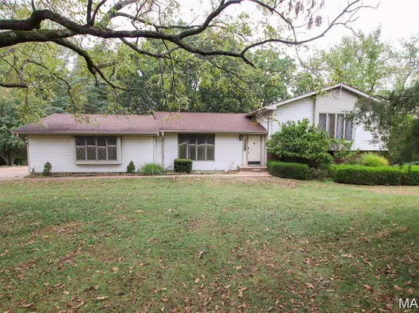 566 Country Ln, Sullivan, MO 63080