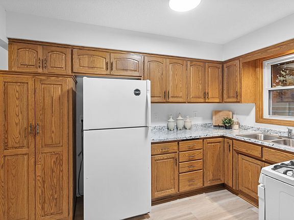 5th image of 1843 Taylor Ave