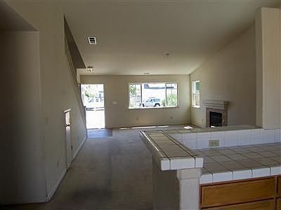 4th image of 989 Sun Meadow Dr