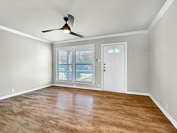 3rd image of 810 N Throckmorton St