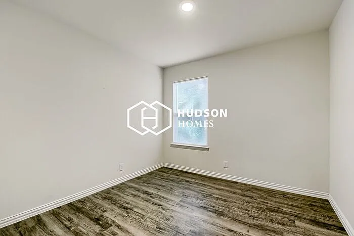 310 Brenner St — Photo 8