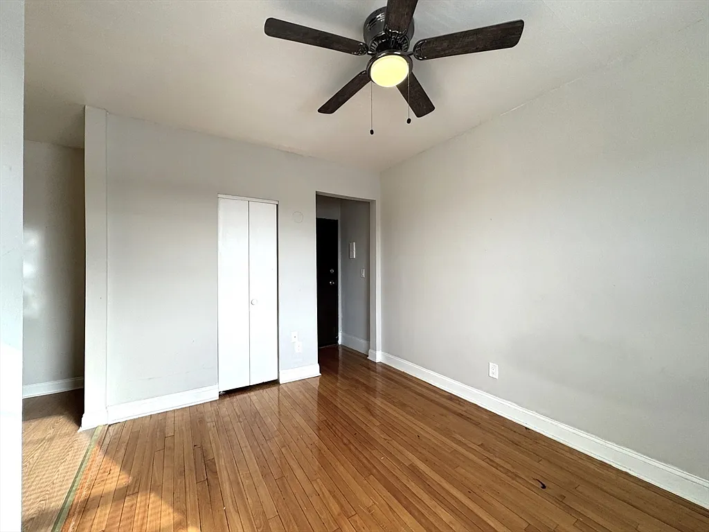 Studio, 1.0 bath, 399 sqft, $1,800 — Photo 3