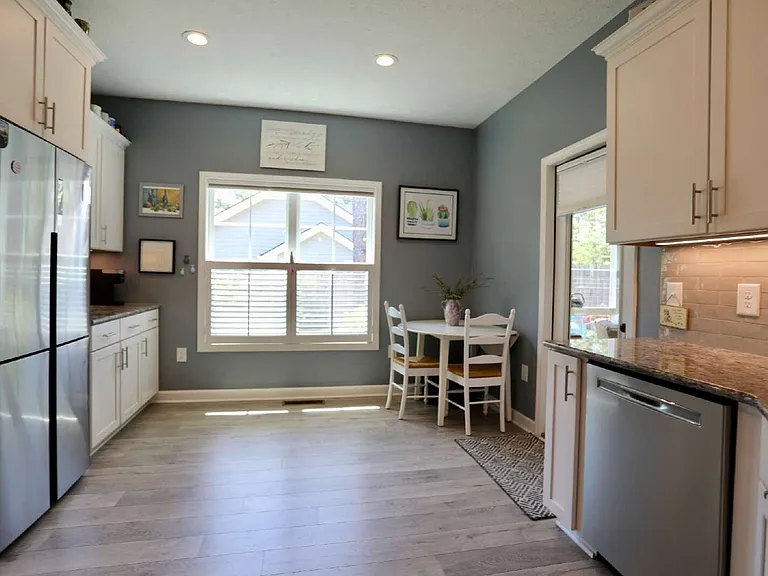 2 River Dr — Photo 11