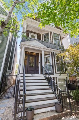 3237 N Hoyne Ave #1, Chicago, IL 60618