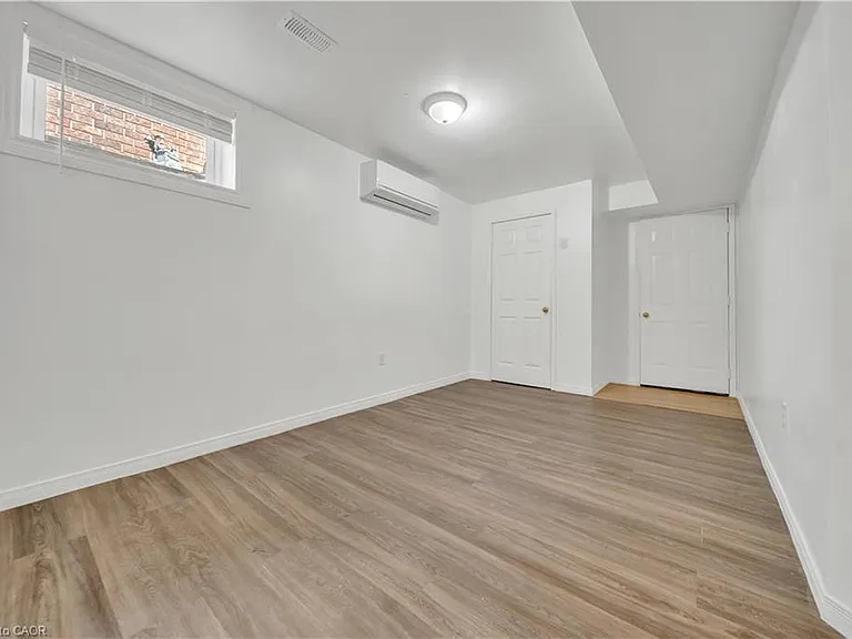 347 Keewatin Ave #LOWER — Photo 10