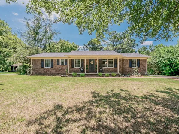 65 Oak St, Lexington, TN 38351