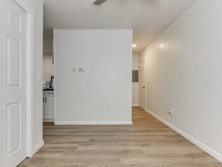 320 E Wayne Ave #C — Photo 11
