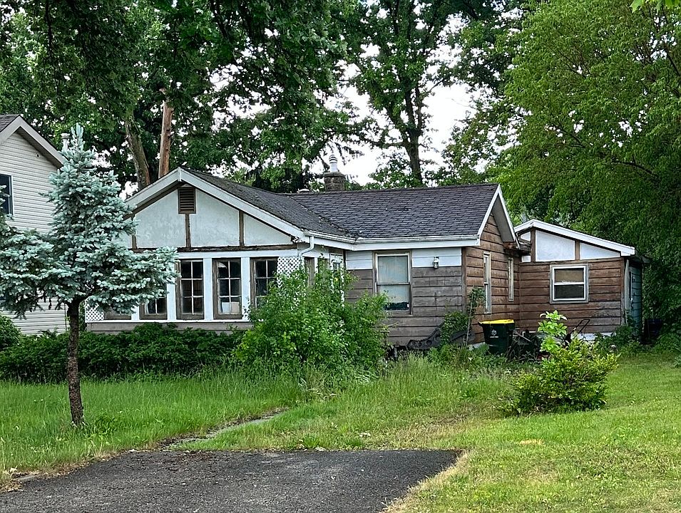 2nd image of 158 N Hemlock Ave