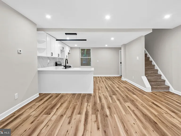 1908 N Croskey St — Photo 7