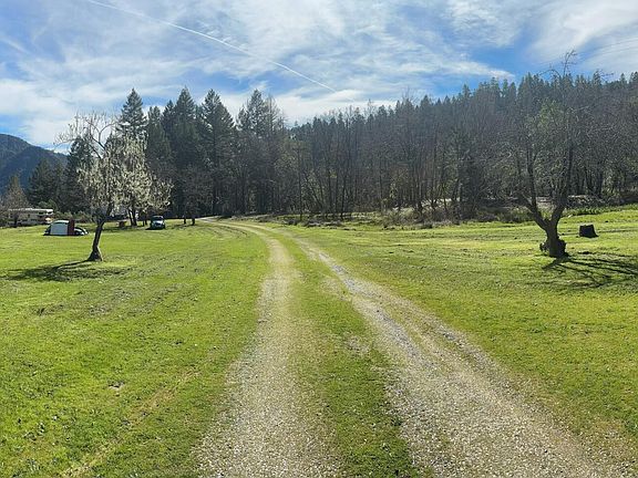 4th image of 871 Dennis Blvd