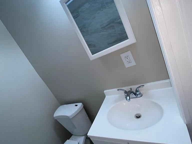 6517 Saybrook Ave — Photo 7