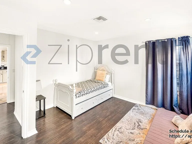138 N Hamel Dr — Photo 23