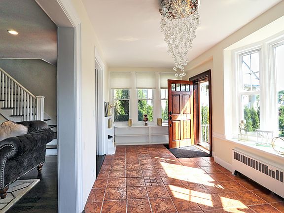 4th image of 30 Willard Ave