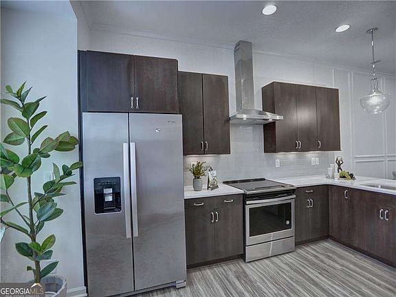 4th image of 547 Broadview Pl NE