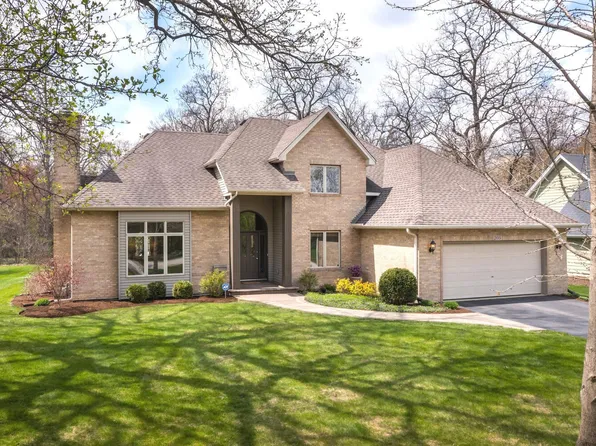 205 N 11th Ave, Saint Charles, IL 60174