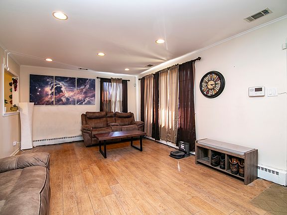 3rd image of 246 Minocqua St
