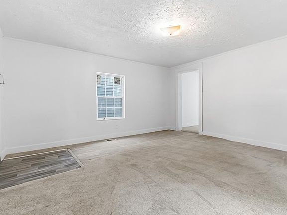 3rd image of 712 Garibaldi St SW
