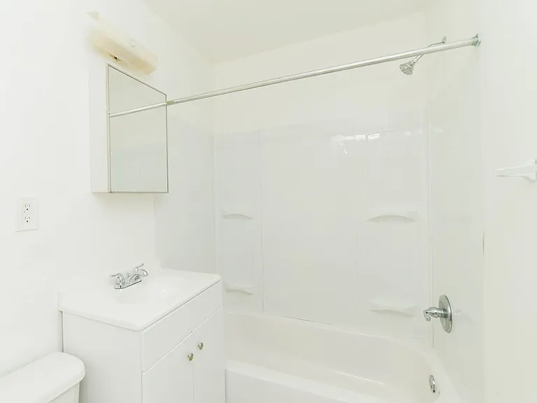 Colonial Commons — Photo 10
