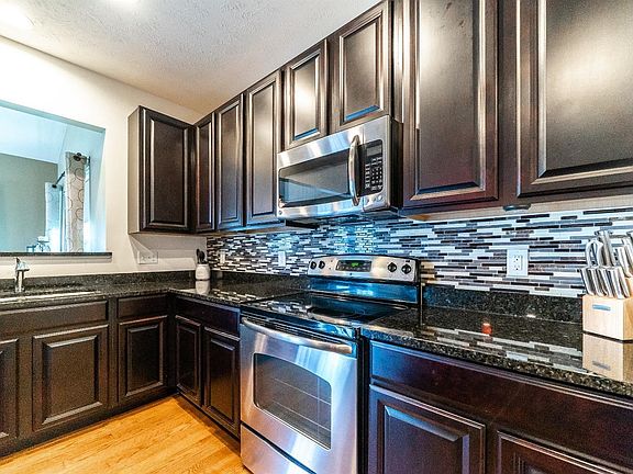 3rd image of 4359 Bergamot Dr