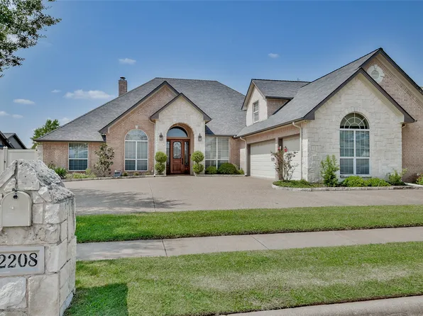 2208 Waters Edge Dr, Granbury, TX 76048