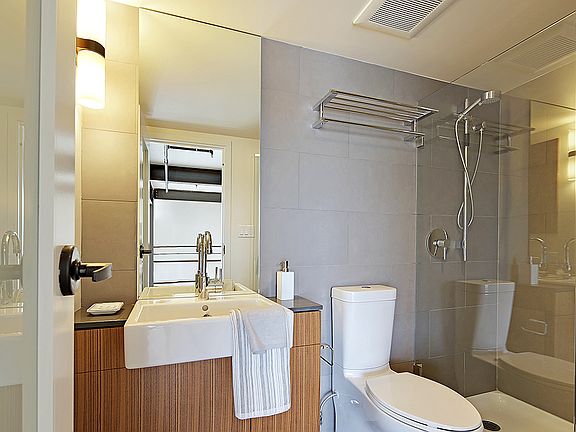 4th image of 325 Westlake Ave N APT 304