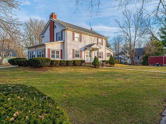 3rd image of 214 N Maple Ave