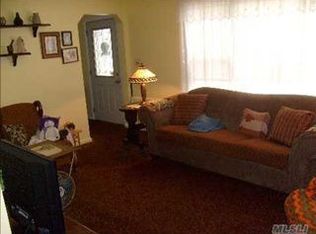 704 Ascan Rd, Franklin Square, NY 11010