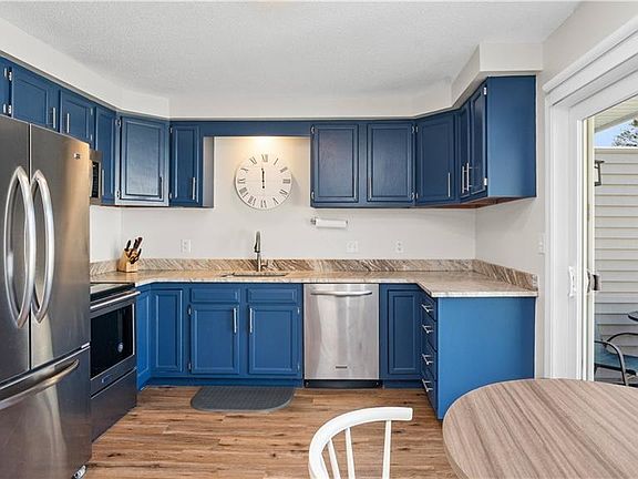 4th image of 200 Post Rd APT 610