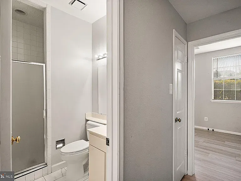 668 Gateway Dr SE — Photo 2