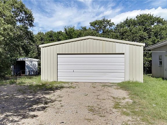 4th image of 223 County Road 3471
