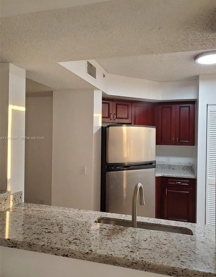 2 bed, 1137 sqft, $2,200 — Photo 2