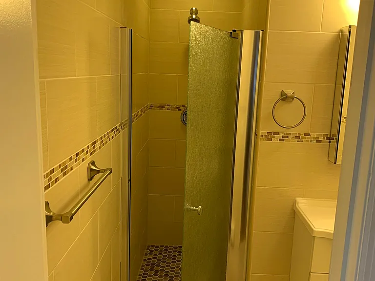 100 Wood Ave #4 — Photo 5