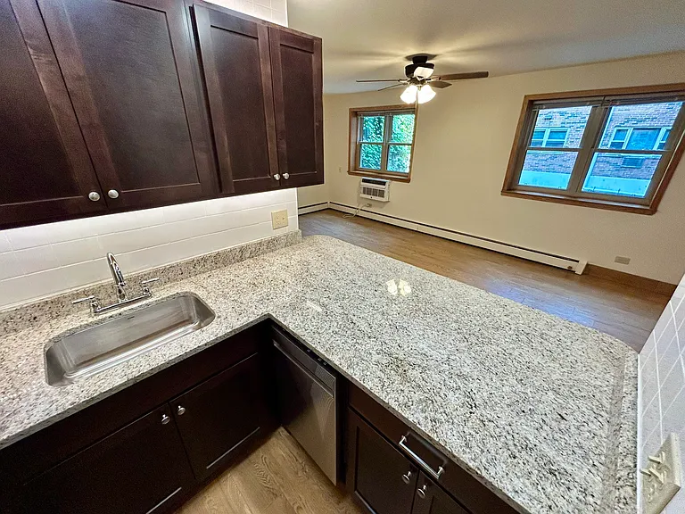 531 W Deming Place — Photo 33