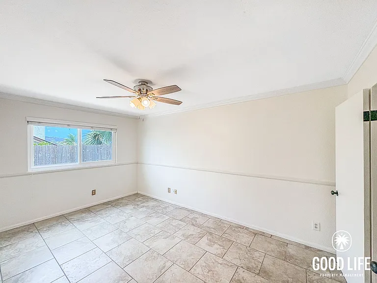 340 Penrod Ct — Photo 7