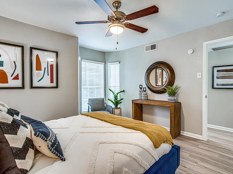 Richmond Apartments — Photo 10
