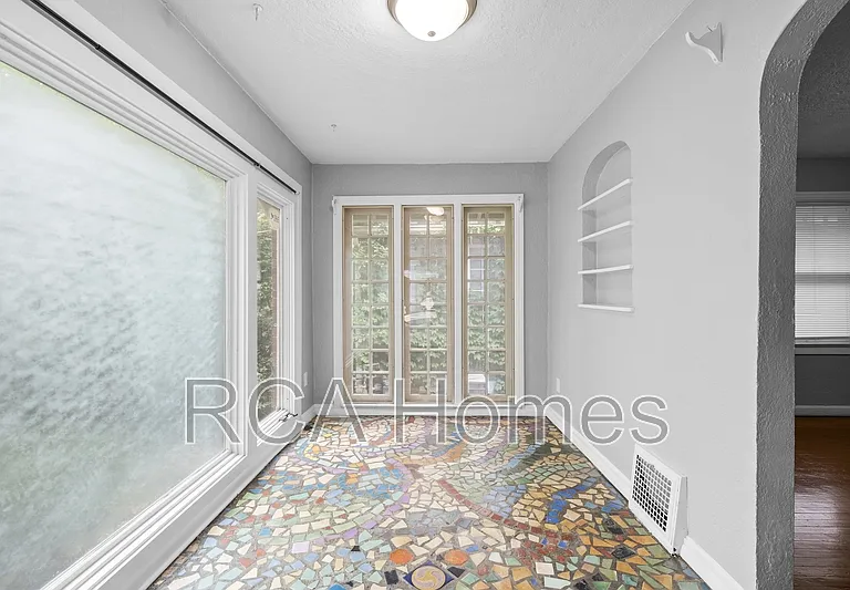 50 Jenny Ln — Photo 2