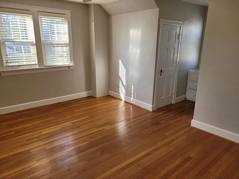 132 Bassett Ave — Photo 8