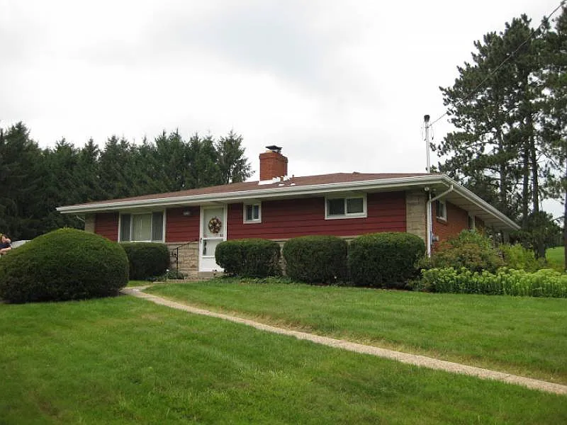 9523 Old Perry Hwy photo 1