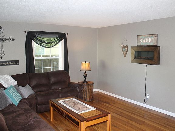 3rd image of 819 N Dorn Ct