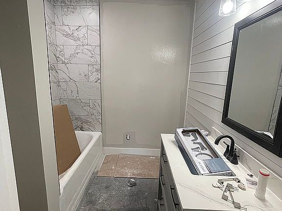 5th image of 2828 Bellwood Ave