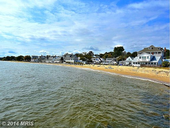 BEACH COTTAGE + 2 WATERFRONT LOTS!
