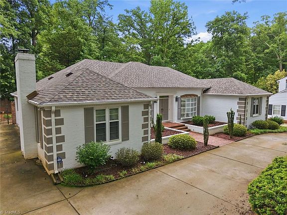 4th image of 702 Westminster Dr
