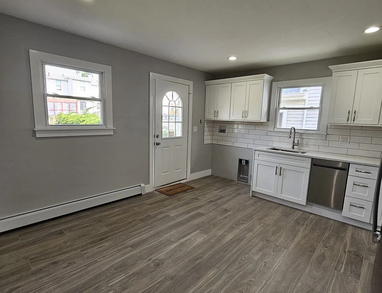 3 bed, 1.0 bath, $3,000 — Photo 2