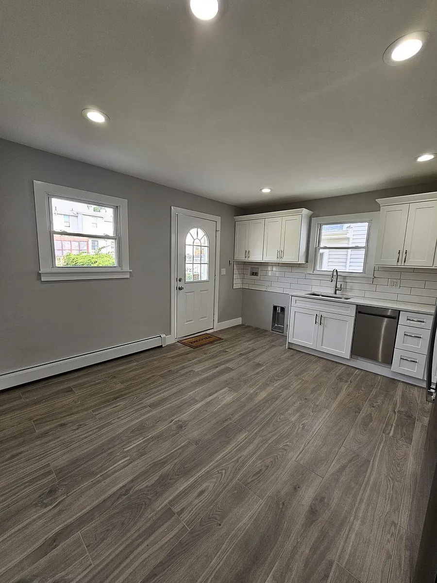 Building Photo - 15 Dell Glen Ave #2